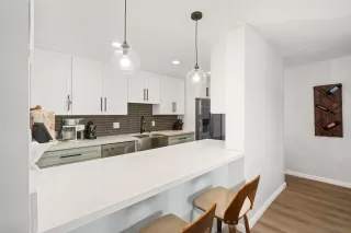 Photo #2: 240027045 Listing