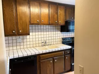 Photo #2: 240027103 Listing