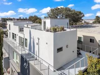 Photo #2: 240027254 Listing