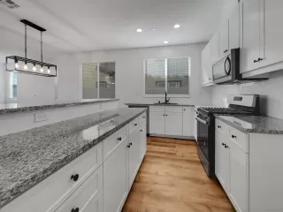 Photo #5: 240027273 Listing