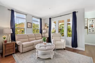 Photo #1: 240027275 Listing