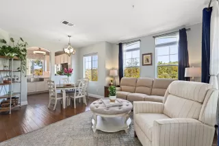 Photo #2: 240027275 Listing