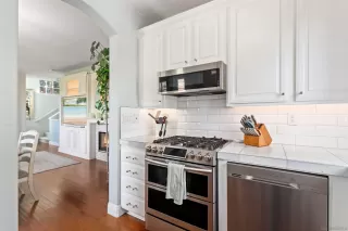 Photo #4: 240027275 Listing