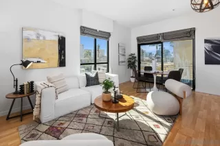 Photo #1: 240027338 Listing