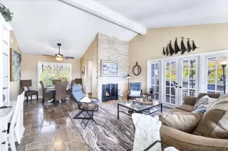 Photo #5: 240027370 Listing