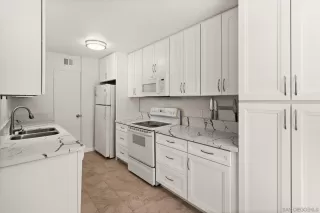 Photo #5: 240027379 Listing