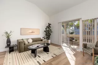 Photo #5: 240027433 Listing