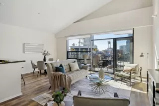 Photo #1: 240027503 Listing 