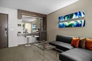 Photo #3: 240027555 Listing