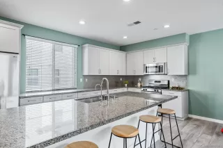 Photo #5: 240027736 Listing