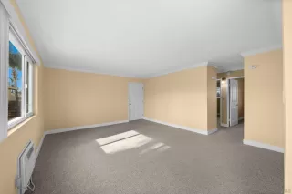 Photo #3: 240027744 Listing