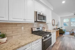 Photo #6: 240027778 Listing