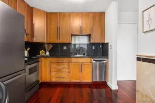 Photo #5: 240027798 Listing