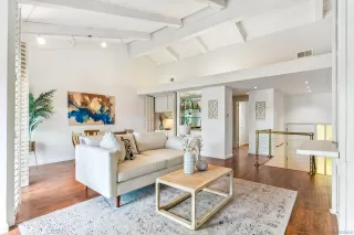 Photo #2: 240027917 Listing