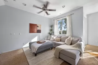 Photo #1: 240027938 Listing