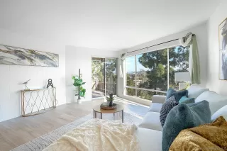 Photo #1: 240027972 Listing