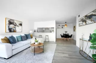 Photo #2: 240027972 Listing