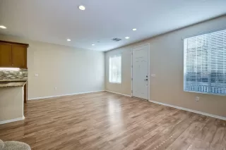 Photo #3: 240028080 Listing