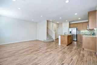 Photo #4: 240028080 Listing