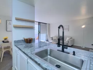 Photo #5: 240028107 Listing