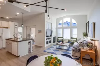 Photo #5: 240028144 Listing