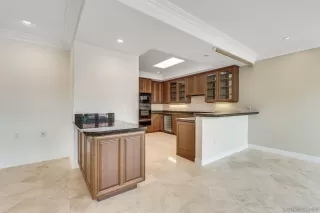 Photo #5: 240028234 Listing