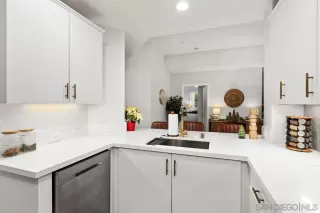 Photo #4: 240028289 Listing