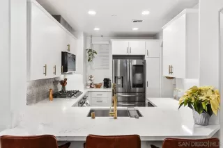 Photo #5: 240028289 Listing