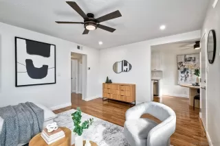 Photo #3: 240028315 Listing