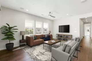 Photo #3: 240028349 Listing