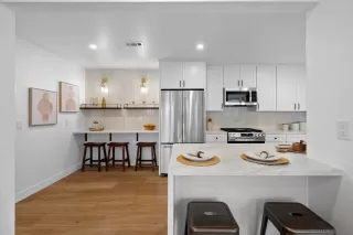 Photo #1: 240028354 Listing