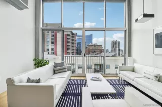 Photo #1: 240028370 Listing