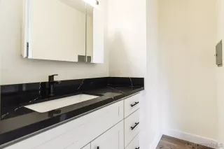 Photo #5: 240028380 Listing