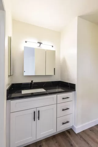 Photo #6: 240028380 Listing