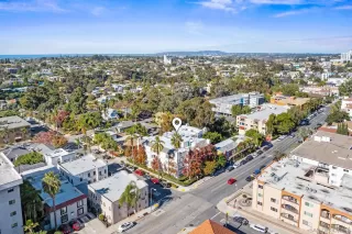 Photo #1: 240028387 Listing