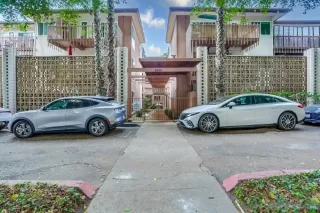 Photo #3: 240028424 Listing