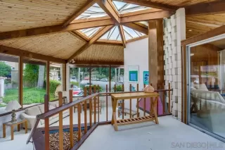 Photo #4: 240028424 Listing