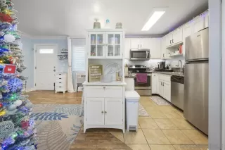 Photo #5: 240028480 Listing