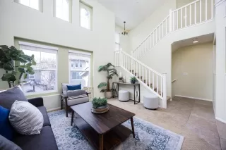 Photo #5: 240028573 Listing