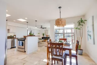 Photo #5: 240028599 Listing 