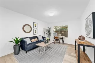 Photo #2: 240028775 Listing 