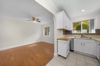 Photo #5: 240028879 Listing