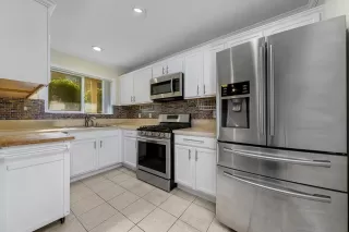 Photo #6: 240028879 Listing