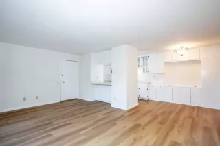 Photo #4: 240029050 Listing