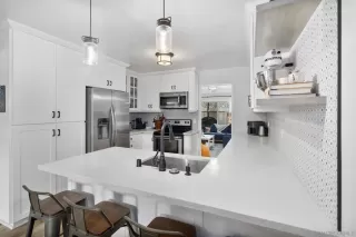 Photo #3: 250000002 Listing