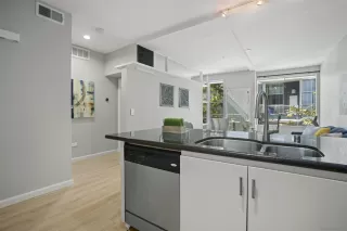 Photo #6: 250000201 Listing