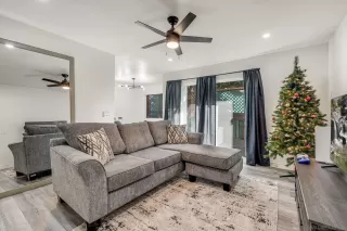 Photo #3: 250000502 Listing