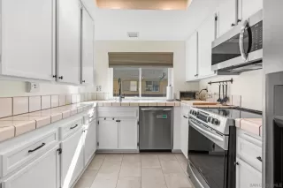 Photo #6: 250000503 Listing