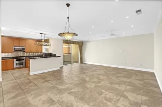 Photo #3: 250000533 Listing