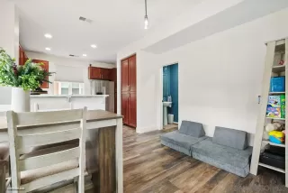 Photo #5: 250000653 Listing